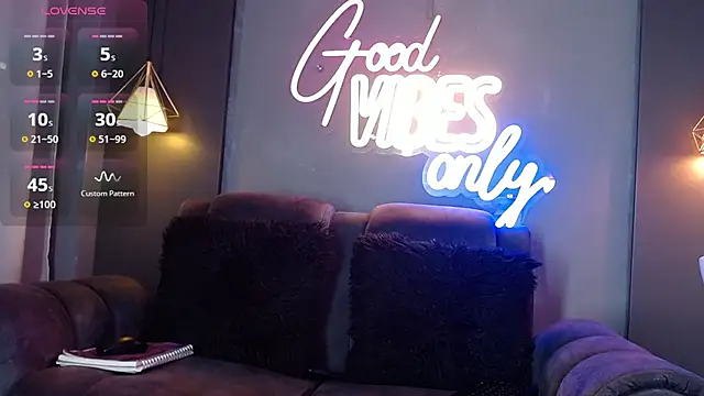 Snapshot of LOLIITA__LOVE chatting on 01-25-25, 05:40 LOLIITA  LOVE online show from 01-25-25, 05:40