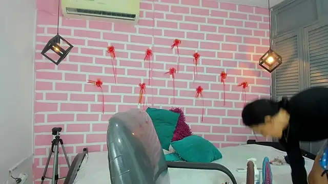 emy 0 online show from 03-06-25, 08:37