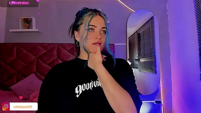 cattaleya    online show from 01-17-25, 07:19