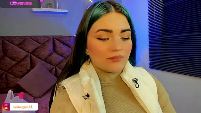 cattaleya    online show from 02-01-25, 03:19