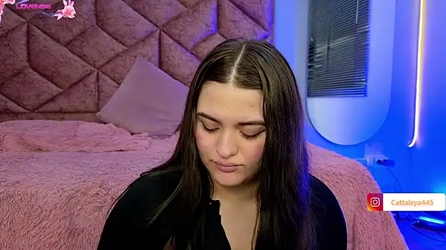 cattaleya    online show from 03-11-25, 06:32