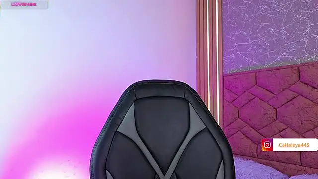 cattaleya    online show from 03-14-25, 07:12