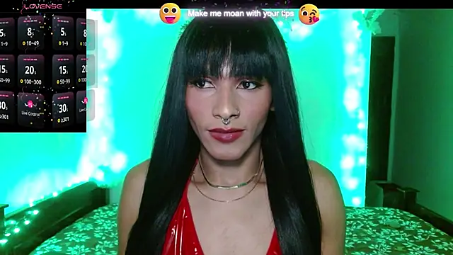 carolinemiller7 online show from 12-18-24, 07:58