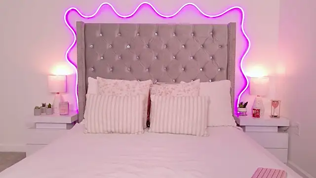 JuliaSUMMERS2022 online show from 04-24-26, 09:17