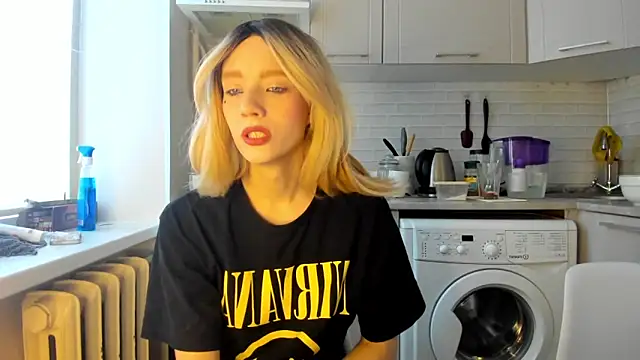 Snapshot of _Alice_Kitty chatting on 01-04-25, 09:43  Alice Kitty online show from 01-04-25, 09:43