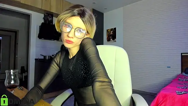 Snapshot of _Alice_Kitty chatting on 10-26-25, 03:18  Alice Kitty online show from 10-26-25, 03:18