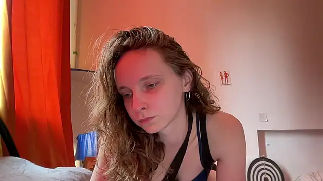 Snapshot of MikkyMoony chatting on 09-18-25, 09:22 MikkyMoony online show from 09-18-25, 09:22