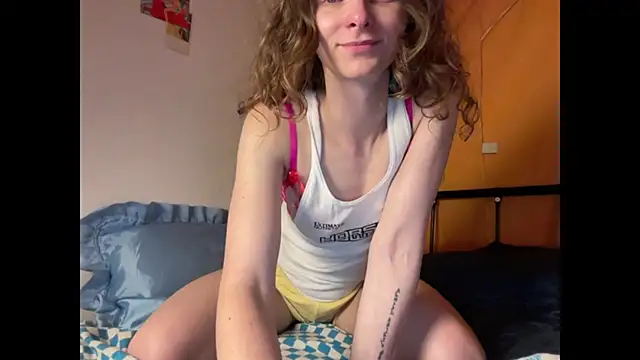 Snapshot of MikkyMoony chatting on 09-20-25, 06:20 MikkyMoony online show from 09-20-25, 06:20