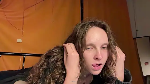 Snapshot of MikkyMoony chatting on 09-26-25, 08:13 MikkyMoony online show from 09-26-25, 08:13