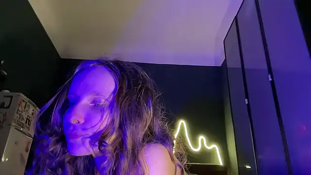 Snapshot of MikkyMoony chatting on 10-09-25, 07:01 MikkyMoony online show from 10-09-25, 07:01