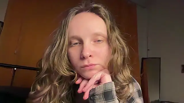 Snapshot of MikkyMoony chatting on 10-25-25, 07:30 MikkyMoony online show from 10-25-25, 07:30