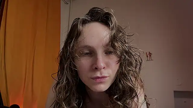 Snapshot of MikkyMoony chatting on 11-21-25, 01:32 MikkyMoony online show from 11-21-25, 01:32