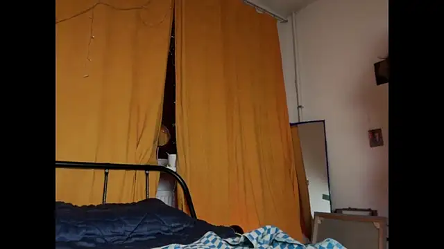 Snapshot of MikkyMoony chatting on 11-29-25, 05:27 MikkyMoony online show from 11-29-25, 05:27