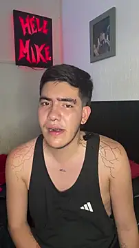 Snapshot of hellofmike chatting on 12-14-25, 02:22 hellofmike online show from 12-14-25, 02:22