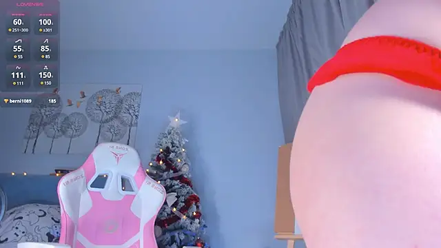 Snapshot of JennyWoody chatting on 12-28-24, 02:32 JennyWoody online show from 12-28-24, 02:32