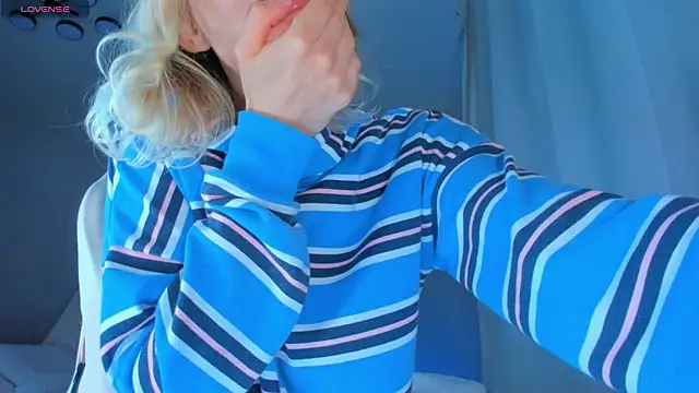 Snapshot of JennyWoody chatting on 10-02-25, 04:14 JennyWoody online show from 10-02-25, 04:14