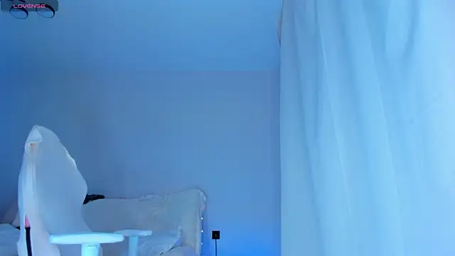 Snapshot of JennyWoody chatting on 10-11-25, 04:16 JennyWoody online show from 10-11-25, 04:16