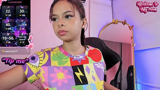 Snapshot of SheilaSmiith chatting on 03-06-25, 12:21 SheilaSmiith online show from 03-06-25, 12:21