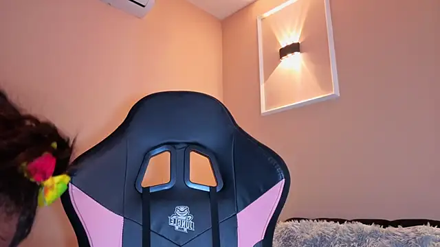 Snapshot of SheilaSmiith chatting on 10-24-25, 10:06 SheilaSmiith online show from 10-24-25, 10:06