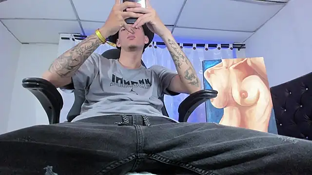 Snapshot of FrannBoy chatting on 03-11-25, 07:36 FrannBoy online show from 03-11-25, 07:36