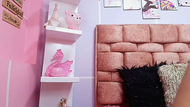 Snapshot of katecooper chatting on 01-11-25, 11:23 katecooper online show from 01-11-25, 11:23