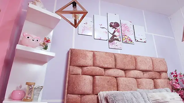 Snapshot of katecooper chatting on 02-18-25, 11:22 katecooper online show from 02-18-25, 11:22