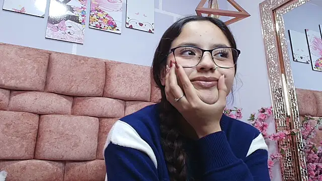 Snapshot of katecooper chatting on 03-01-25, 02:44 katecooper online show from 03-01-25, 02:44