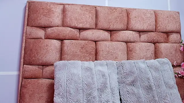 Snapshot of katecooper chatting on 03-08-25, 11:27 katecooper online show from 03-08-25, 11:27