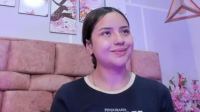 Snapshot of katecooper chatting on 10-09-25, 11:30 katecooper online show from 10-09-25, 11:30