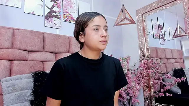 Snapshot of katecooper chatting on 10-17-25, 11:24 katecooper online show from 10-17-25, 11:24