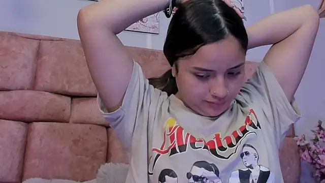 Snapshot of katecooper chatting on 10-23-25, 11:31 katecooper online show from 10-23-25, 11:31