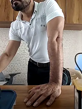 Snapshot of indianguy89 chatting on 02-15-26, 05:59 indianguy89 online show from 02-15-26, 05:59