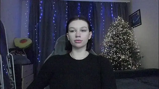 Snapshot of Emmy_m00n chatting on 12-18-24, 12:51 Emmy m00n online show from 12-18-24, 12:51