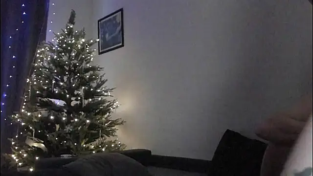 Snapshot of Emmy_m00n chatting on 12-27-24, 04:26 Emmy m00n online show from 12-27-24, 04:26