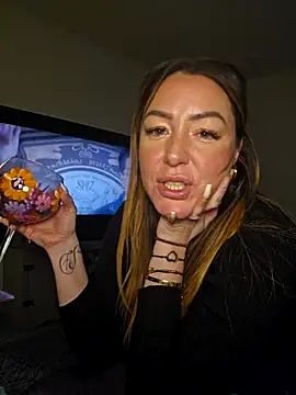 Snapshot of Britishbella chatting on 01-11-25, 03:13 Britishbella online show from 01-11-25, 03:13