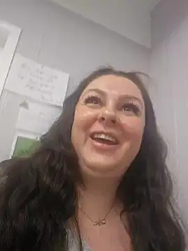 Snapshot of Britishbella chatting on 02-27-25, 06:42 Britishbella online show from 02-27-25, 06:42