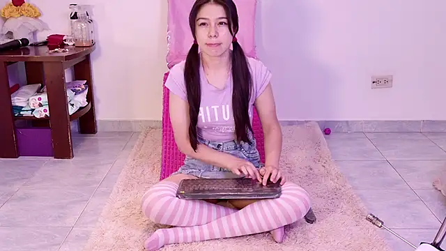 Snapshot of pink_flower_ chatting on 09-23-25, 10:46 pink flower  online show from 09-23-25, 10:46