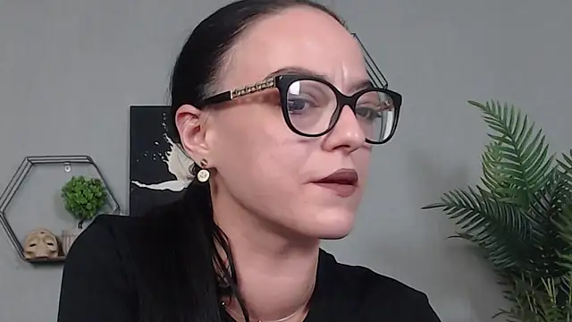 IzabelllNoir online show from 05-15-26, 06:04