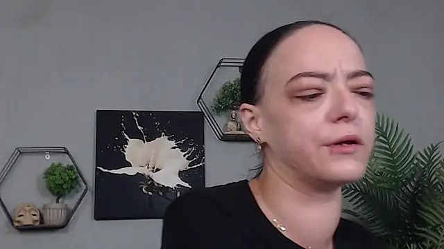 IzabelllNoir online show from 05-18-26, 09:15