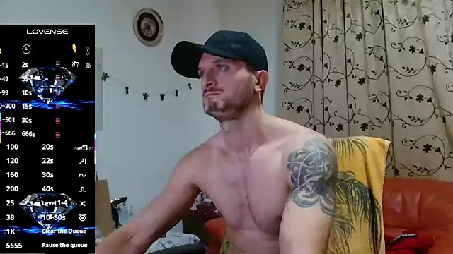 cuple hoot  online show from 10-29-25, 06:04