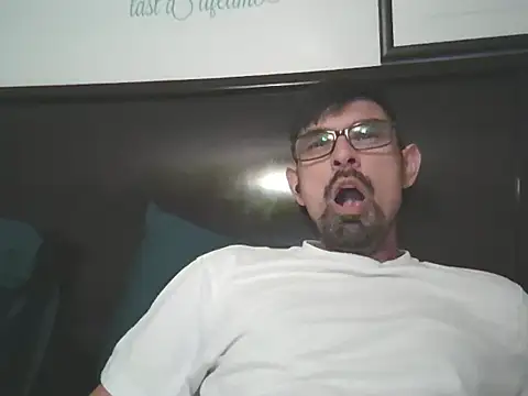 Snapshot of spence204011 chatting on 12-21-25, 01:57 spence204011 online show from 12-21-25, 01:57