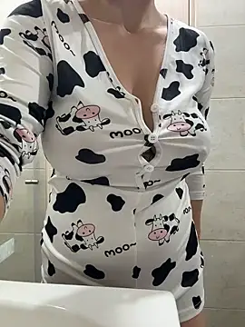 AtheneaRossi online show from 04-21-26, 10:21