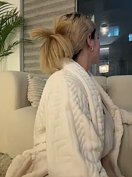 AtheneaRossi online show from 04-21-26, 11:29