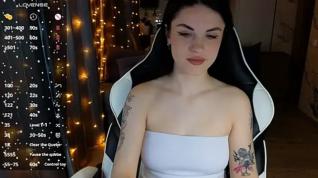 Mary   Moore online show from 02-12-25, 02:14