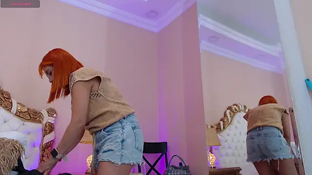 Snapshot of AdelinaVans chatting on 10-06-25, 11:07 AdelinaVans online show from 10-06-25, 11:07