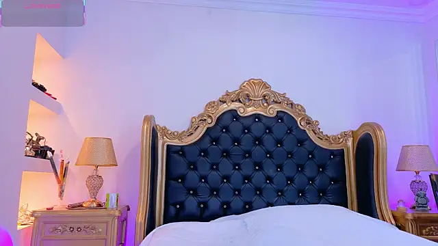 Snapshot of AdelinaVans chatting on 10-29-25, 11:23 AdelinaVans online show from 10-29-25, 11:23