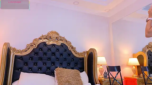 Snapshot of AdelinaVans chatting on 11-14-25, 10:58 AdelinaVans online show from 11-14-25, 10:58