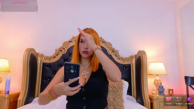 Snapshot of AdelinaVans chatting on 11-17-25, 12:33 AdelinaVans online show from 11-17-25, 12:33