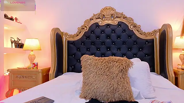 Snapshot of AdelinaVans chatting on 11-24-25, 11:32 AdelinaVans online show from 11-24-25, 11:32