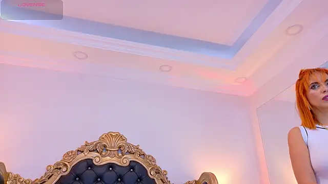 Snapshot of AdelinaVans chatting on 12-20-25, 11:06 AdelinaVans online show from 12-20-25, 11:06